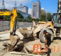 美女被大jb操一区高温下的坚守｜道路建设者用汗水铺就畅通路